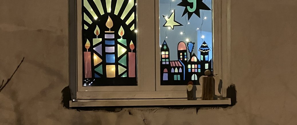 Das lebendige Adventsfenster in der Heidenstückersiedlung
